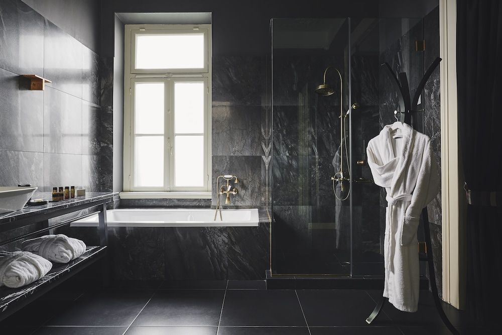 Bohemian Suites Athens Signature Suite, 1 Queen Bed (Signature King Suite) 11