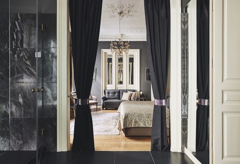 Bohemian Suites Athens Signature Suite, 1 Queen Bed (Signature King Suite) 9