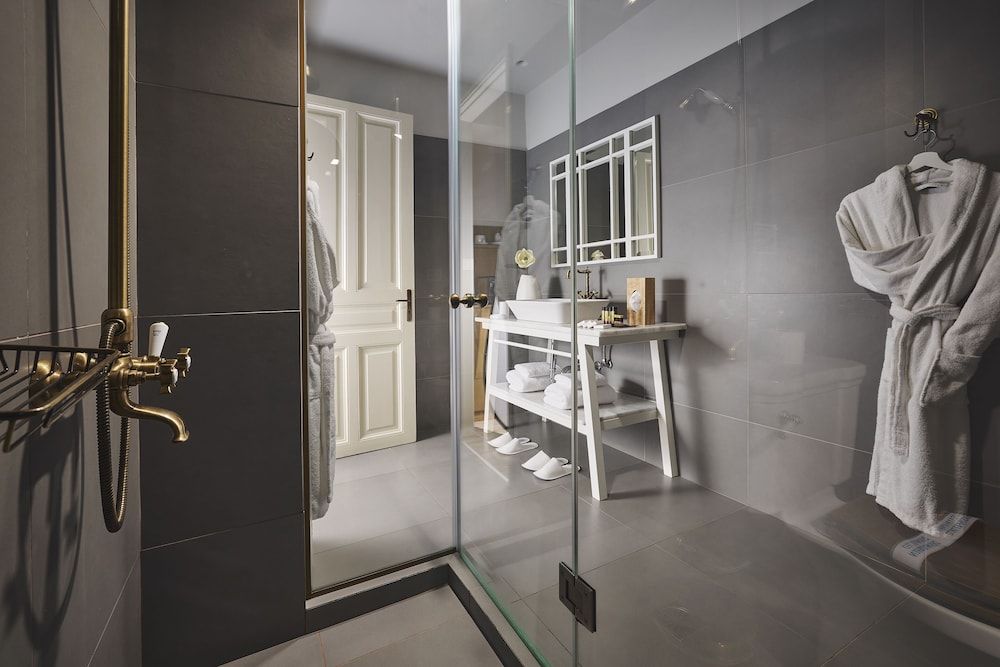 Bohemian Suites Athens Junior Studio Suite, Garden View (Garden Suite, Semi Basement) 5