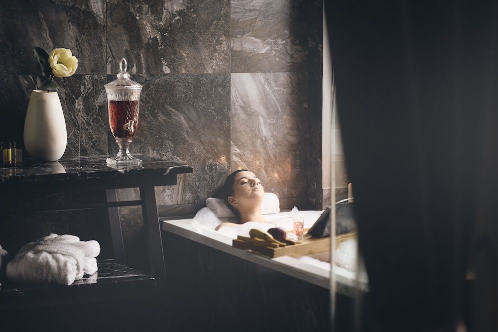 Bohemian Suites Athens Signature Suite, 1 Queen Bed (Signature King Suite) 18