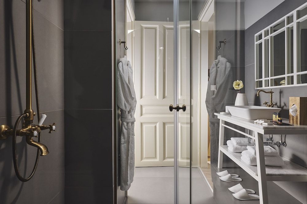 Bohemian Suites Athens Junior Studio Suite, Garden View (Garden Suite, Semi Basement) 6