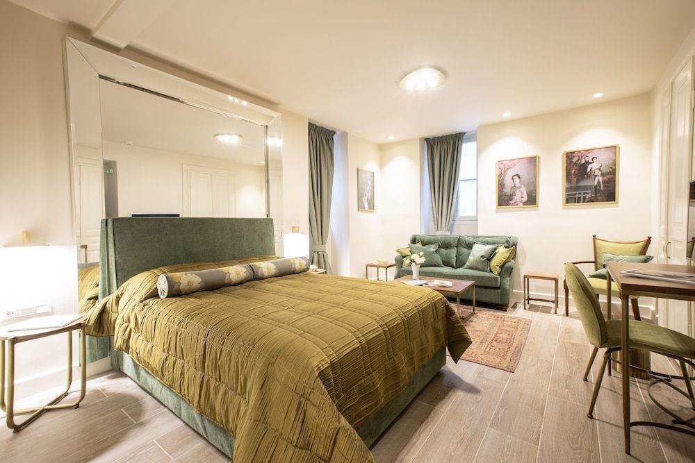 Bohemian Suites Athens Junior Studio Suite, Garden View (Garden Suite, Semi Basement) 3