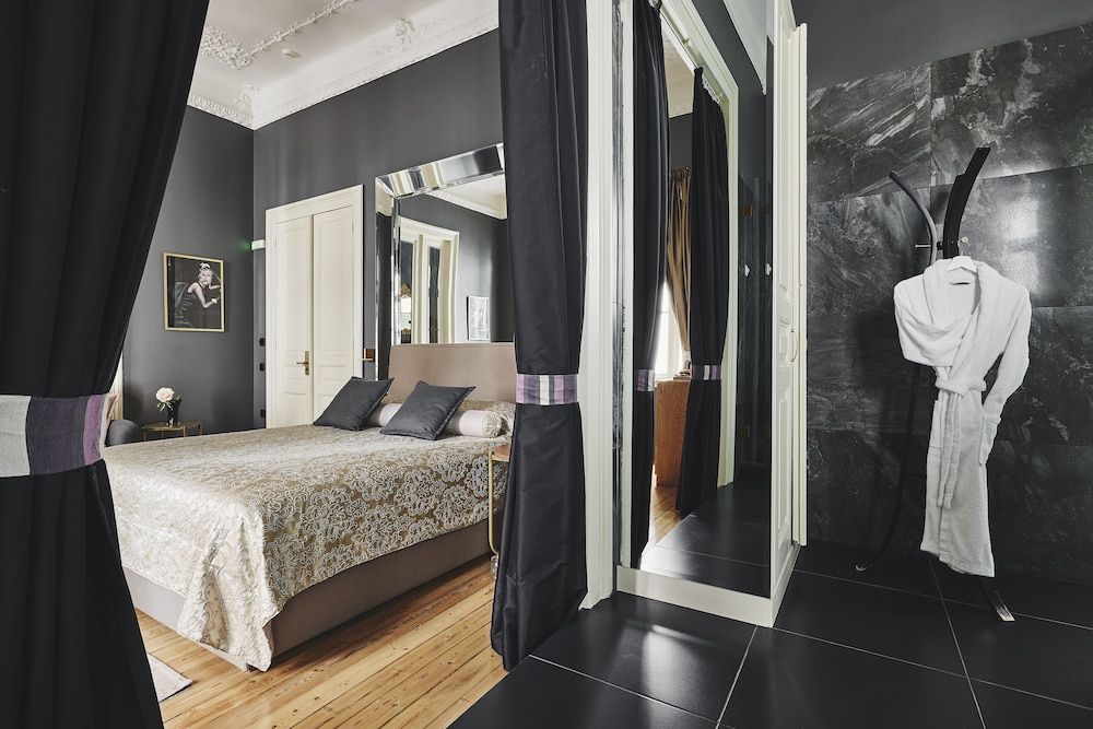 Bohemian Suites Athens Signature Suite, 1 Queen Bed (Signature King Suite) 6