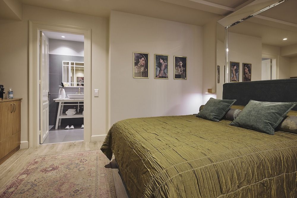 Bohemian Suites Athens Junior Studio Suite, Garden View (Garden Suite, Semi Basement)