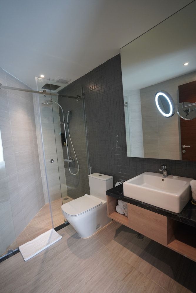 Nesta Valley Dalat Hotel - Golf Valley Hotel Superior Double Room with Free Herbal Foot Bath 15 mins 4