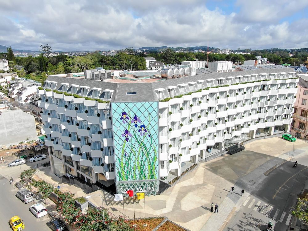 undefined Golf Valley Hotel 9