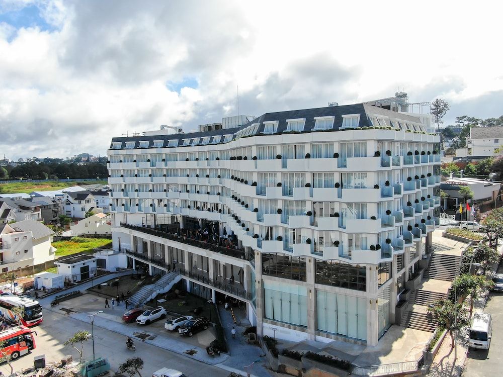 undefined Nesta Valley Dalat Hotel - Golf Valley Hotel 3