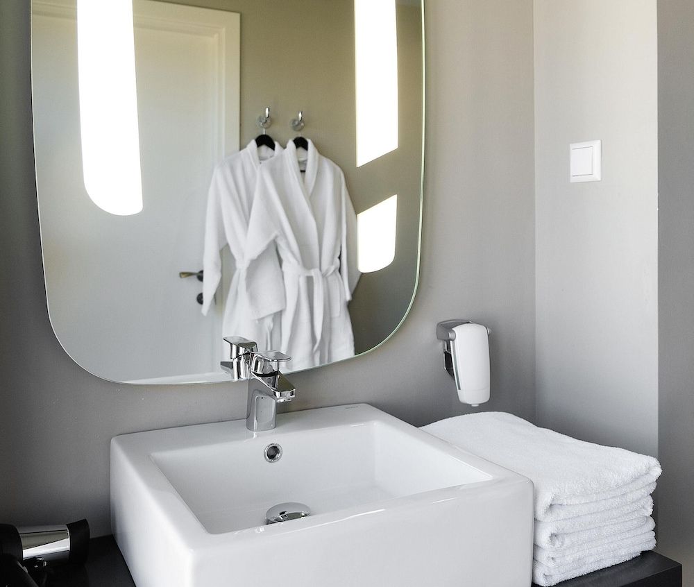 Ibis Tbilisi Stadium Standard Twin Room, 2 Twin Beds 7