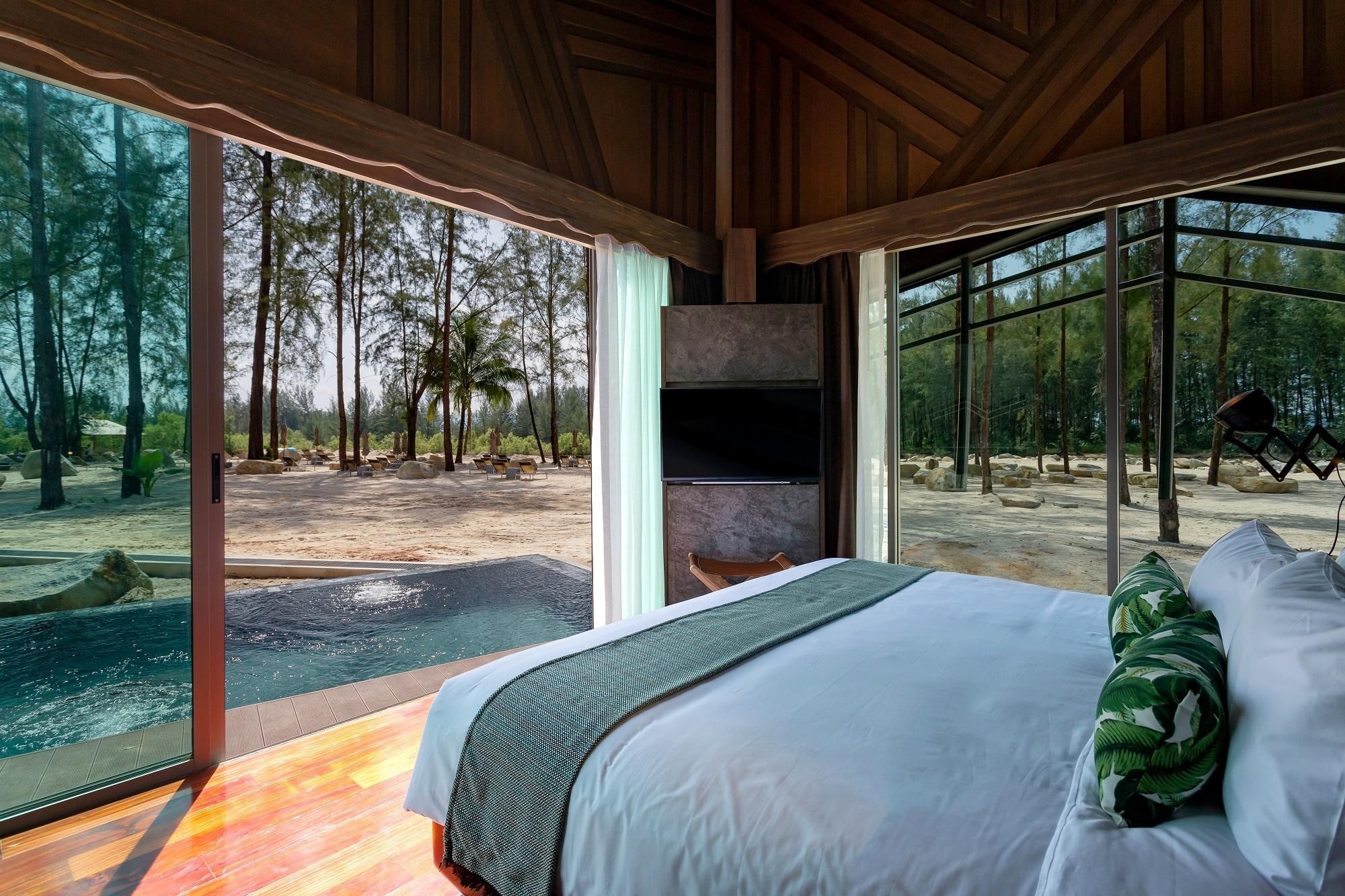 Three Bedroom Pool Villa king bed