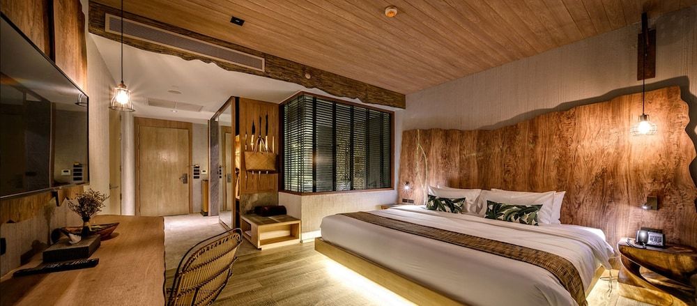 Deluxe Room with Pool Access
