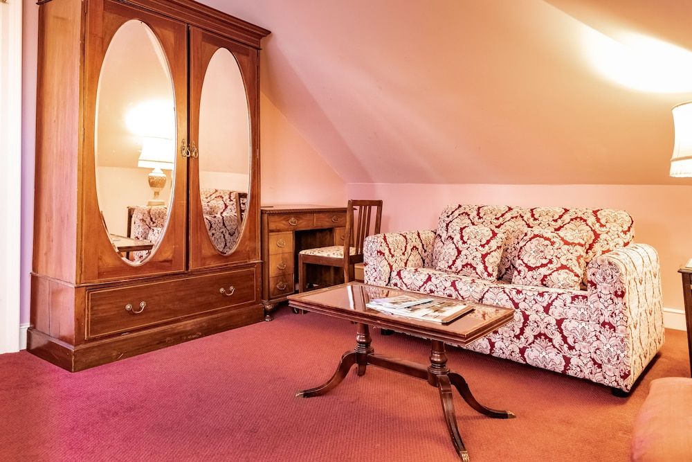 Classic Single Room, 1 King Bed, Non Smoking, Bathtub