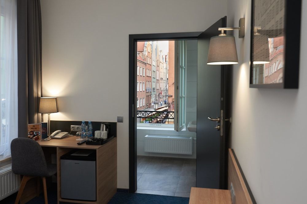 Fama Residence Deluxe Double or Twin Room 6