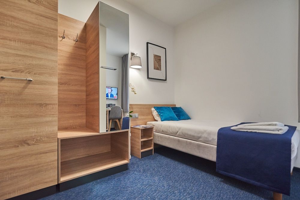 undefined Fama Residence