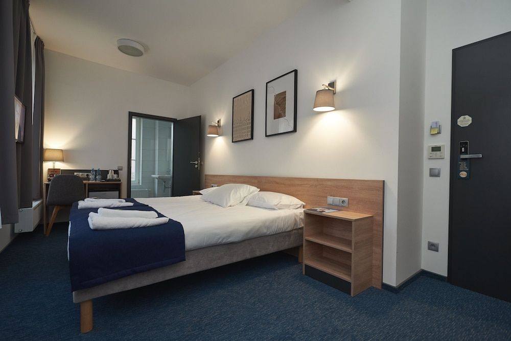 Fama Residence Deluxe Double or Twin Room 5