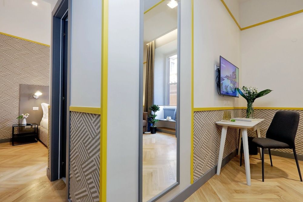 Roma Five Suites Junior Room 4