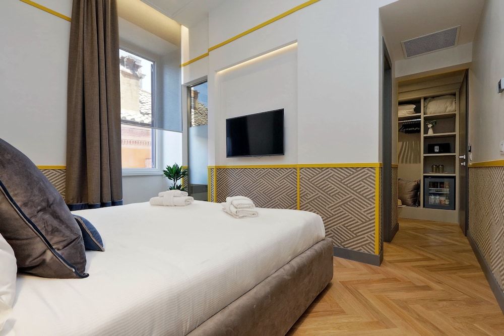 Roma Five Suites Junior Room