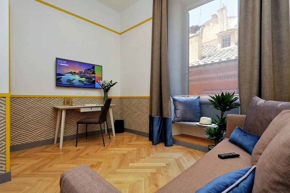 Roma Five Suites Junior Room 6