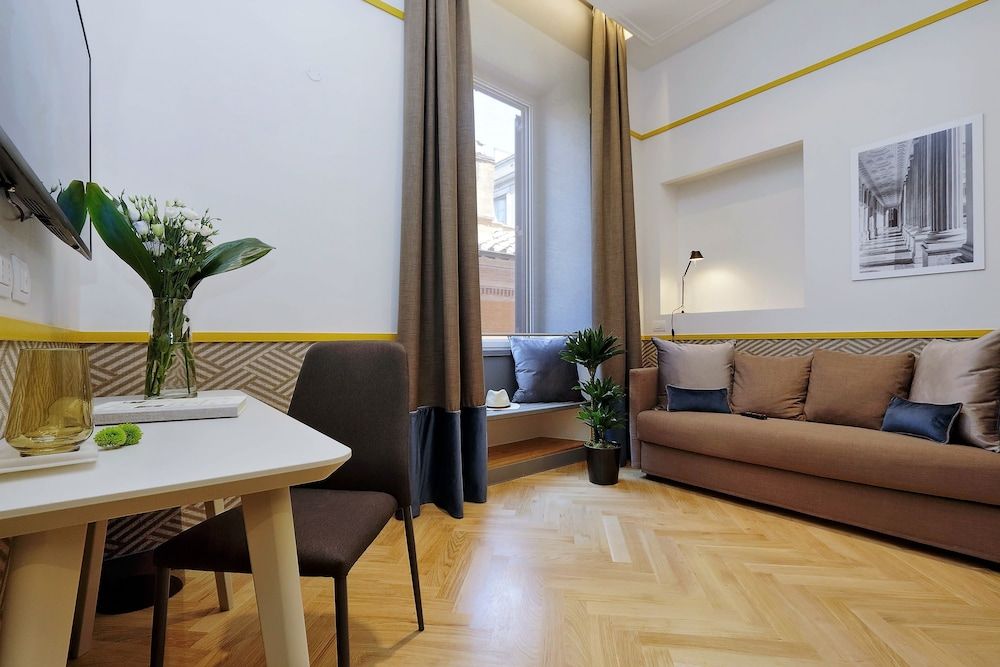 Roma Five Suites Junior Room 5