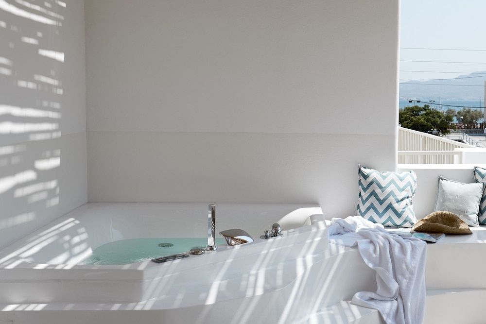 Arco Solium Suites Deluxe Suite, Hot Tub (Outdoor)