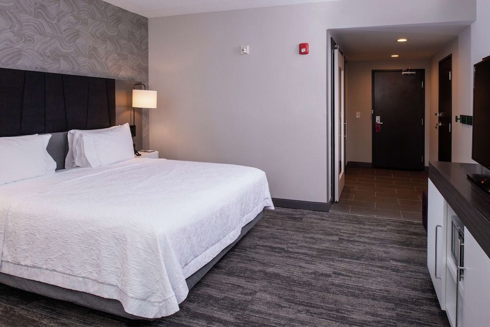 Room, 1 King Bed, Accessible (Roll-in Shower, Hearing)