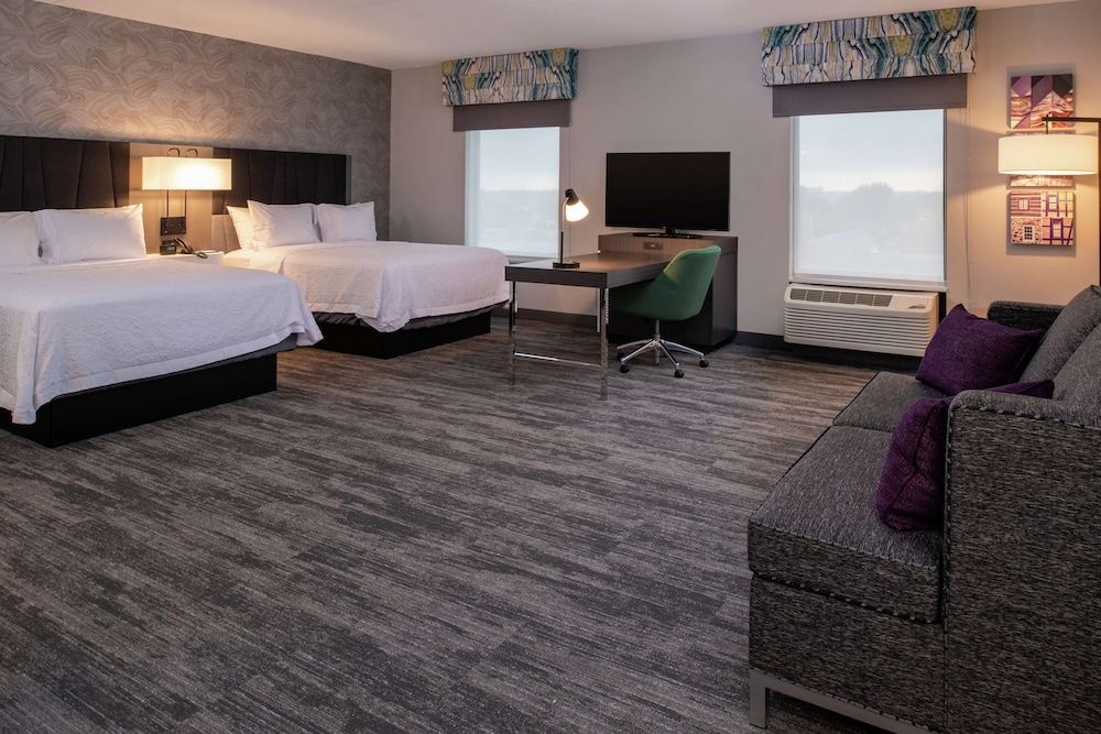 Studio, 2 Queen Beds, Refrigerator & Microwave (Wet bar)