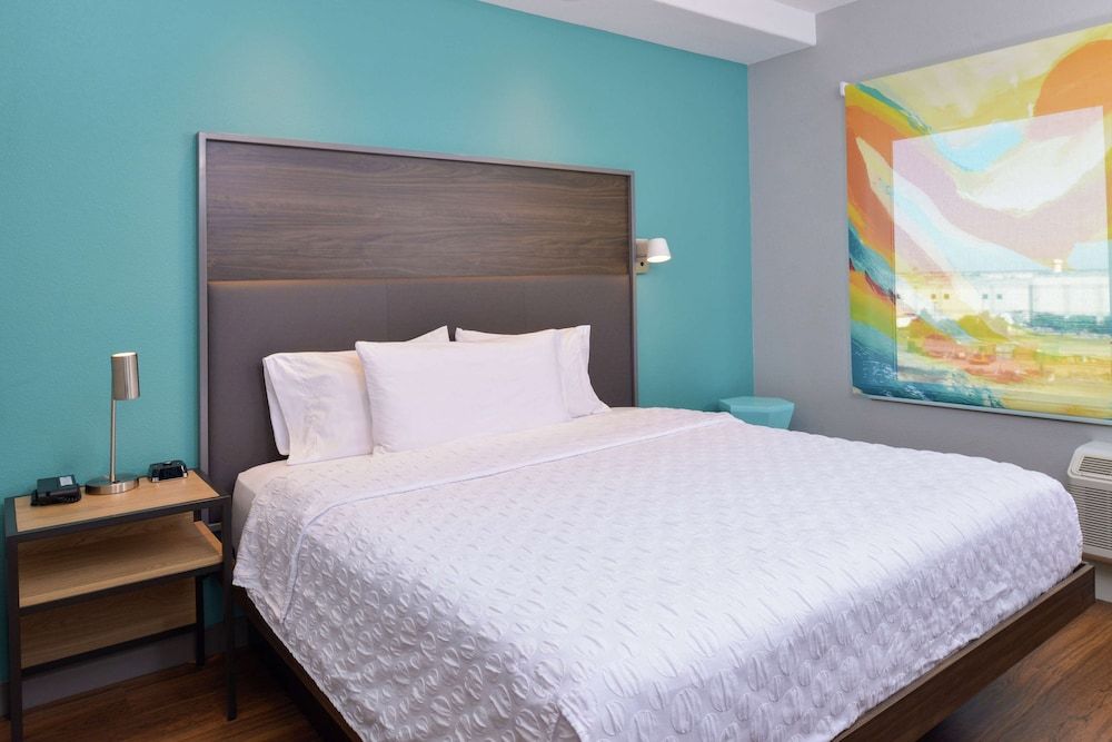 Room, 1 King Bed, Accessible (Hearing)