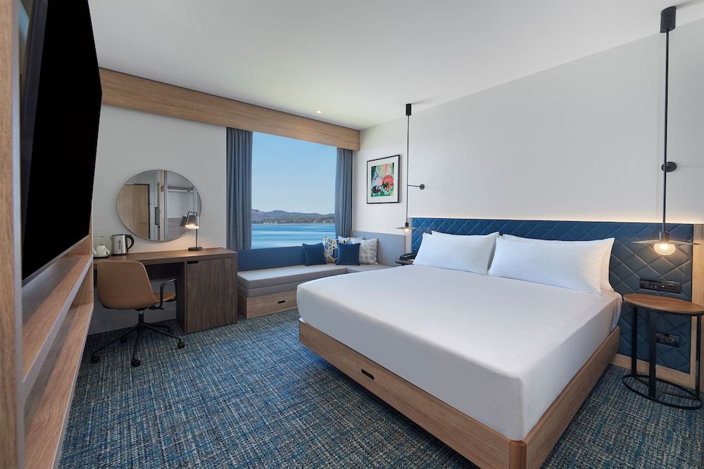 King Guest Room Partial Harbour View