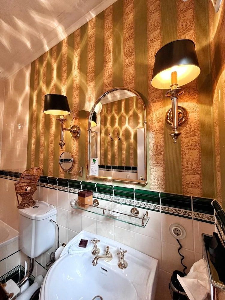 Hotel Goldener Anker Doppelzimmer - Geräumig 5