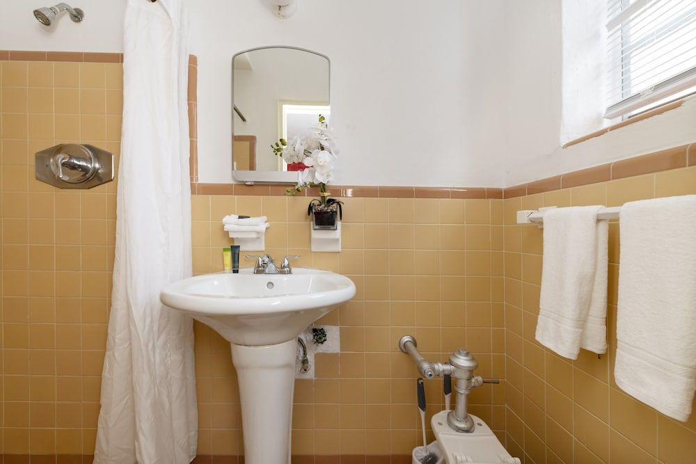 Norman's Hotel and Dining Comfort Studio 7