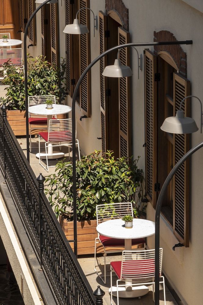 Ecole St Pierre Hotel Guest Room 5