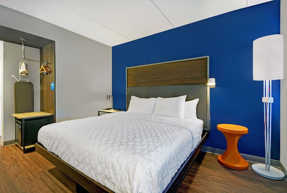 Room, 1 King Bed, Accessible, Bathtub