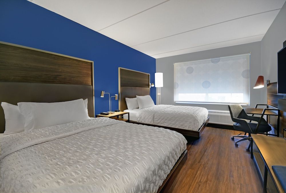 Room, 2 Queen Beds, Accessible (Roll-In Shower)