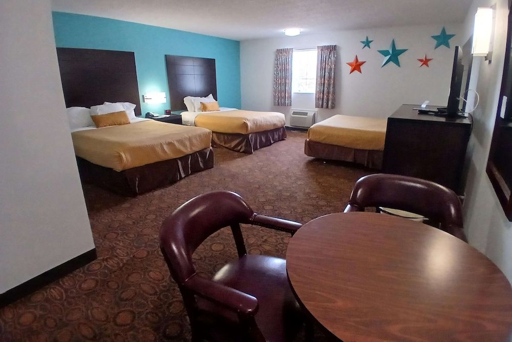 Deluxe Room, Multiple Beds, Non Smoking (Interior Corridor)