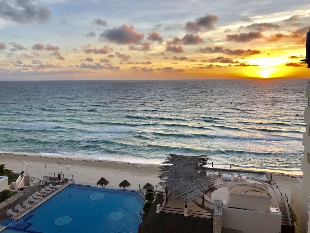 Panoramic Studio Suite, Balcony, Beach View