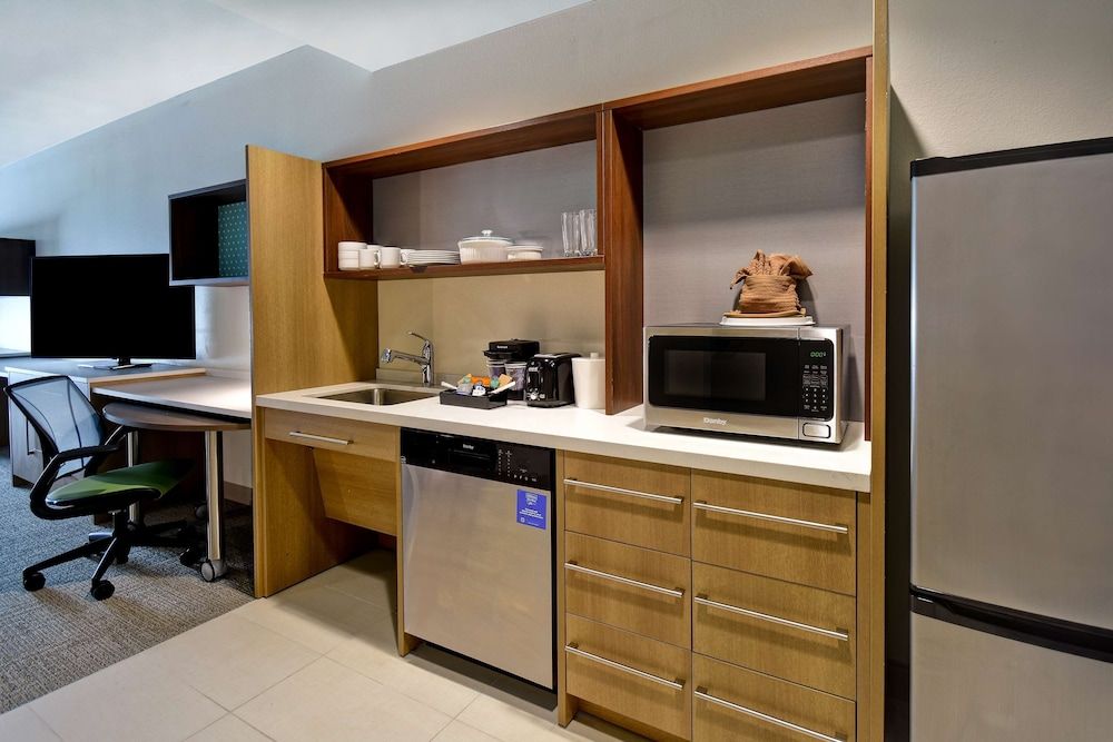 Suite, 1 King Bed, Accessible (Hearing)