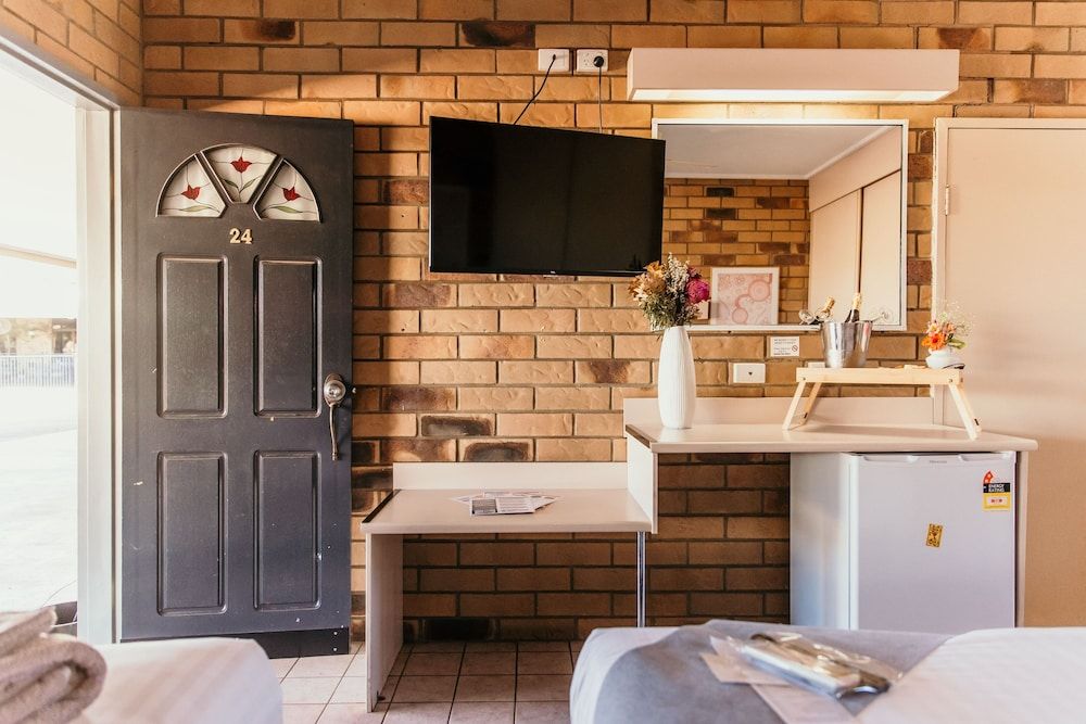 Abacus Motel Queen Room - Disable Access 5