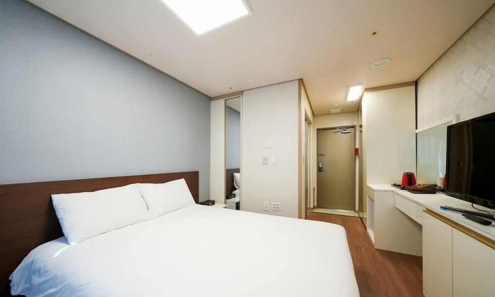 Hotel Aventree Yeouido Deluxe Double Room 2