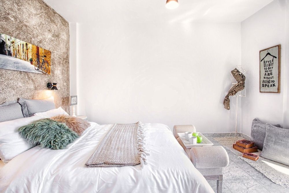 Asprolithos Studios Standard Apartment (Coral and Sapphire) 5