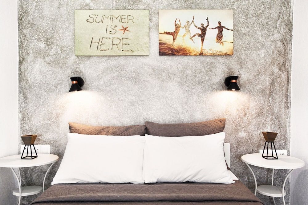 Asprolithos Studios Standard Apartment (Coral and Sapphire) 4