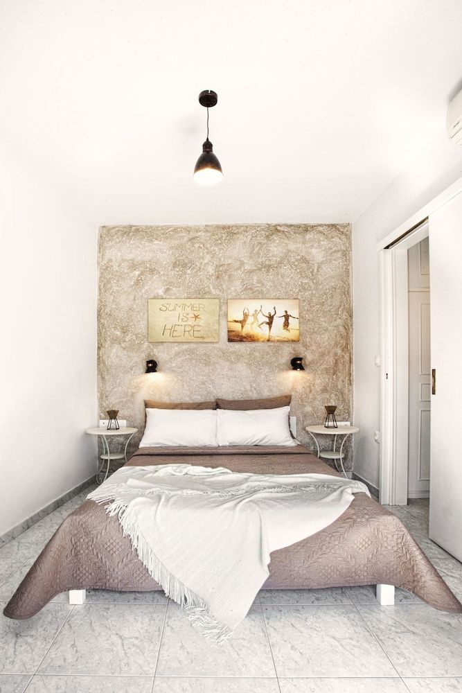 Asprolithos Studios Standard Apartment (Coral and Sapphire) 2