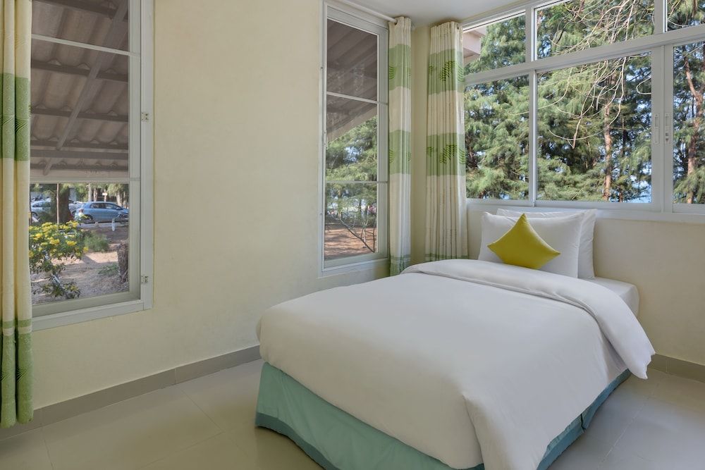Beach House, 3 Bedrooms, Beachside