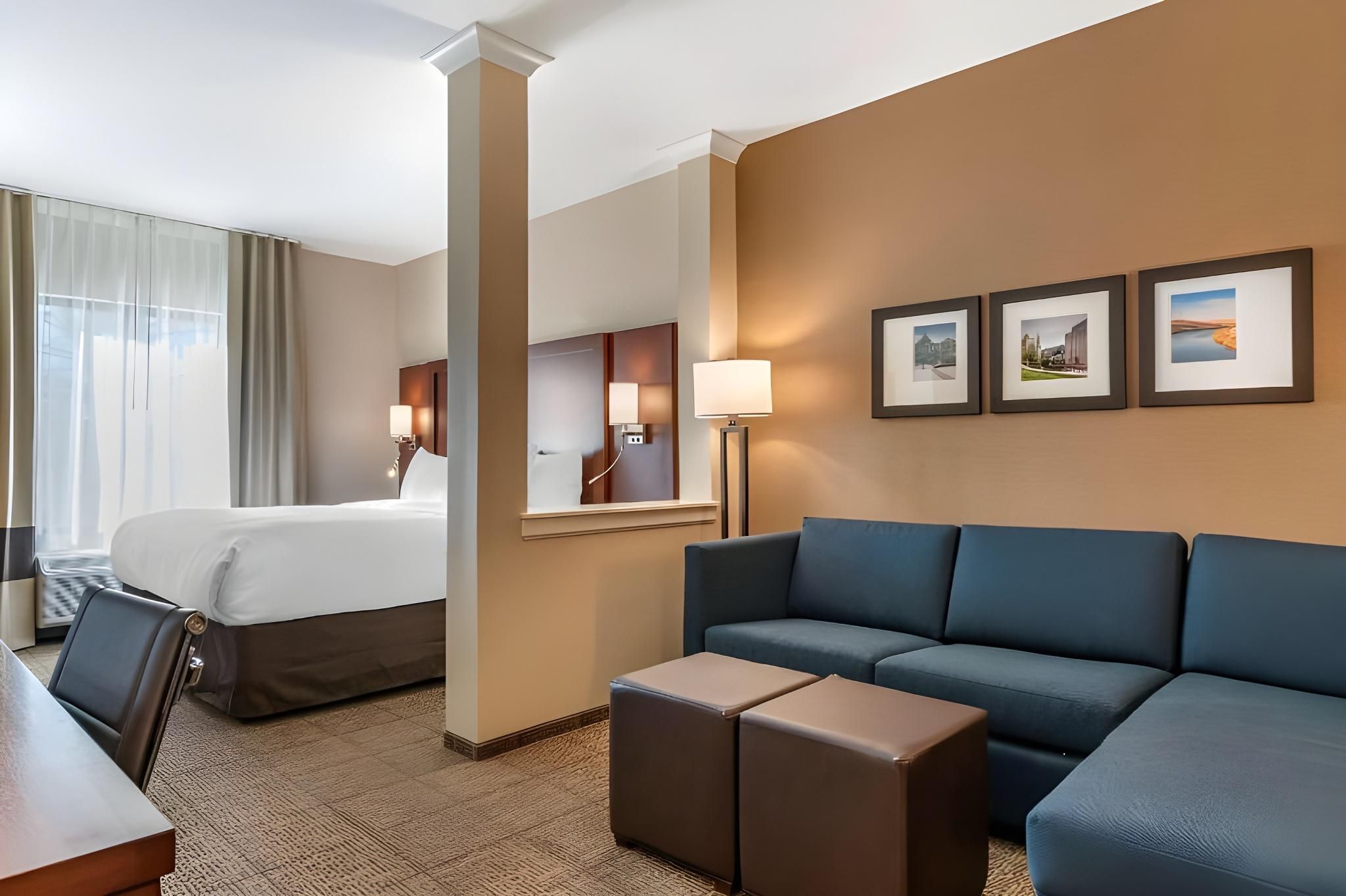 2 Queen Beds, Suite, Nonsmoking