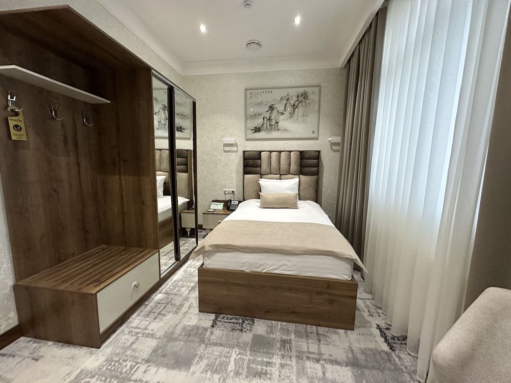 Green Park Hotel