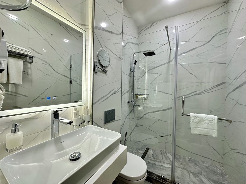 Green Park Hotel Standard Double Room 9