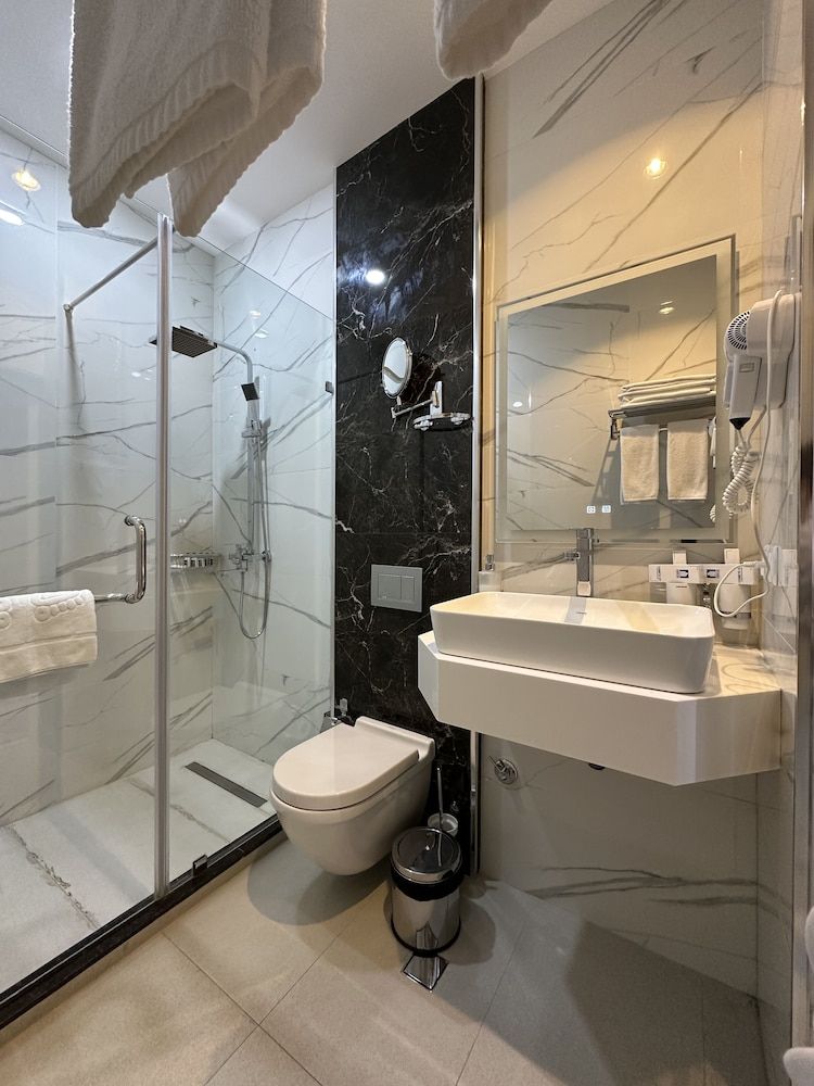 Green Park Hotel Standard Double Room 8