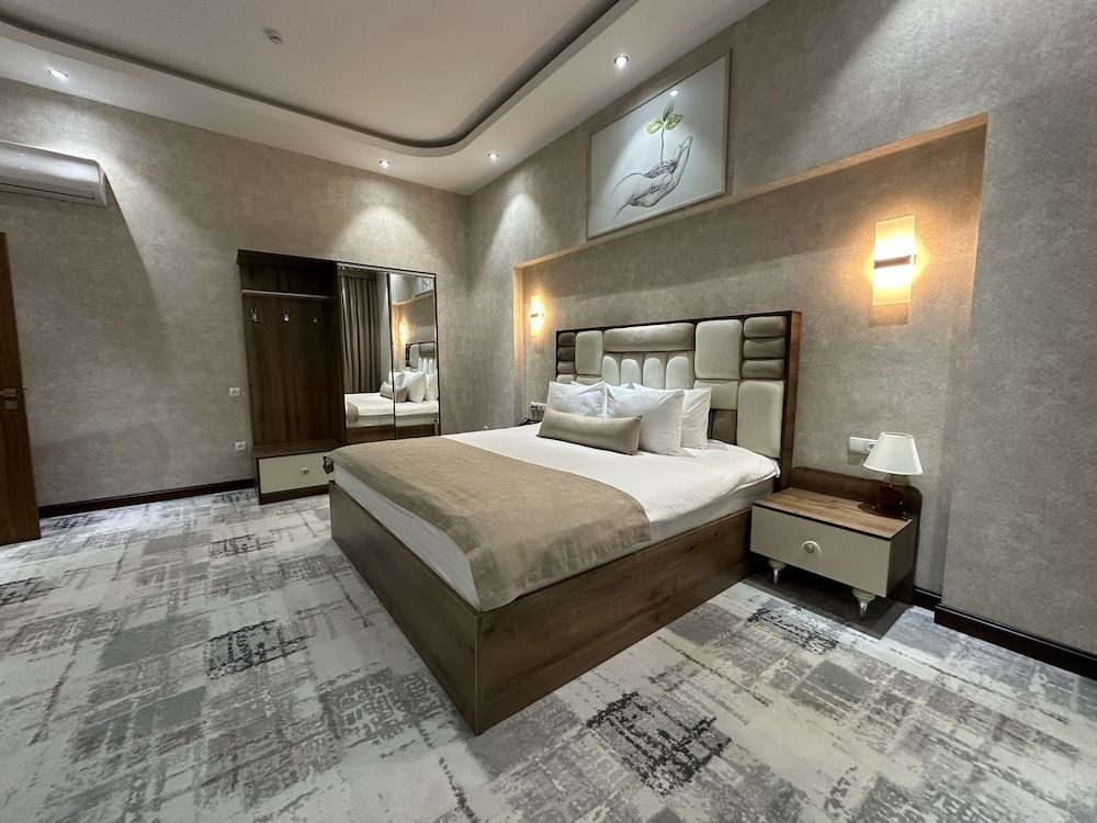 Luxury Suite