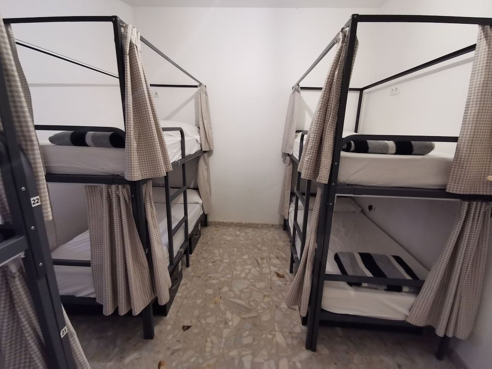 Shared Dormitory, Mixed Dorm (1 bed in a 6-Bed Dormitory Room)