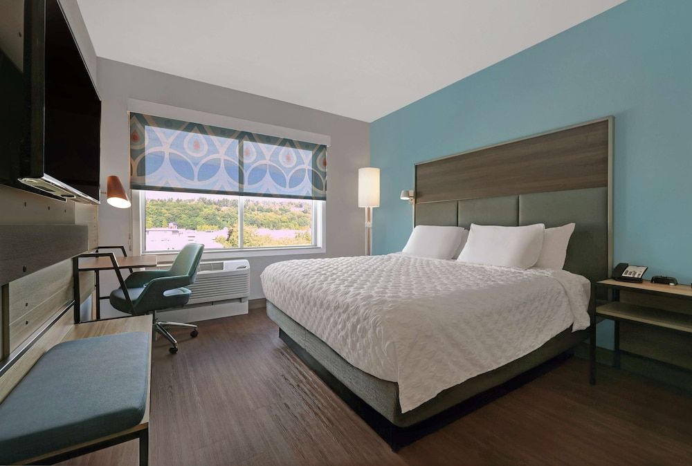 Room, 1 King Bed, Accessible (Hearing)