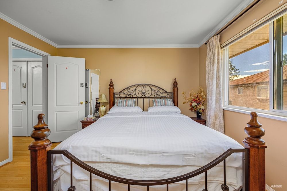 Queen Room 2 with Shared Bathroom
