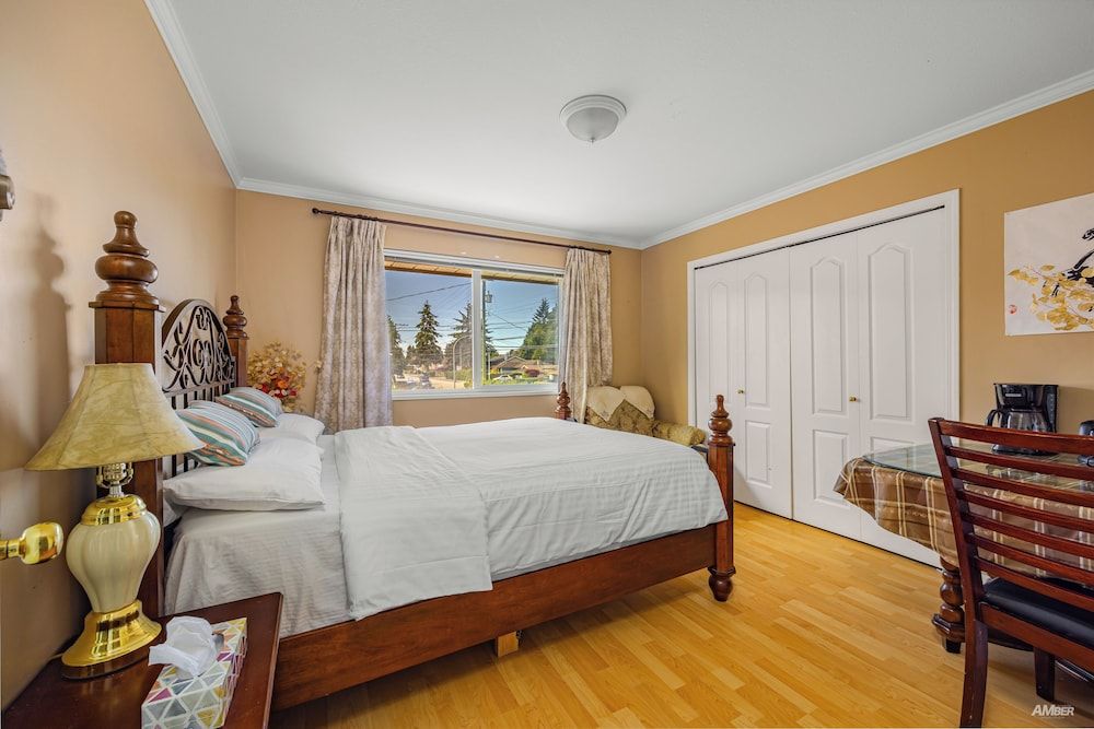 Queen Room 2 with Shared Bathroom